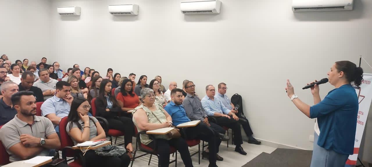 Prof.ª Danieli Aragão interagindo com a plateia — CRC-SP Itinerante · 9 set 2025