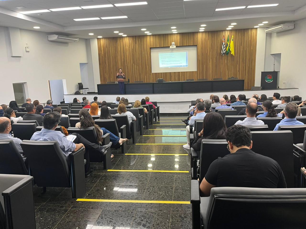 Plenário do auditório — workshop de gestão estratégica · Birigui/SP